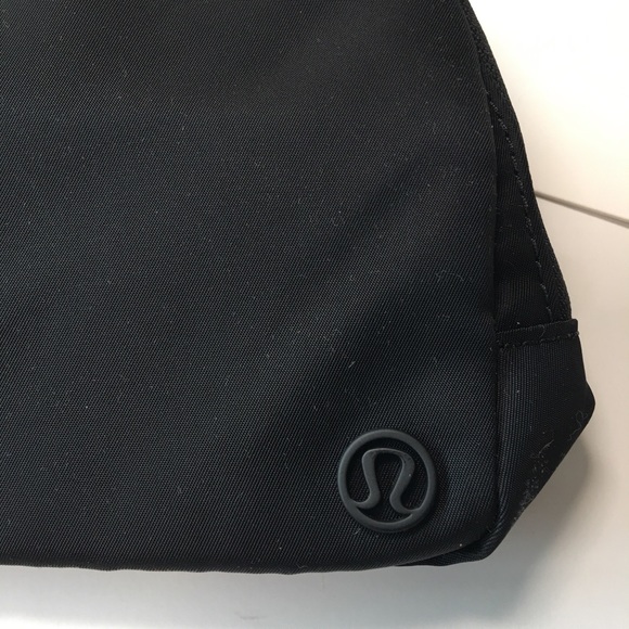 New lululemon everywhere belt bag black nylon - Picture 2 of 6